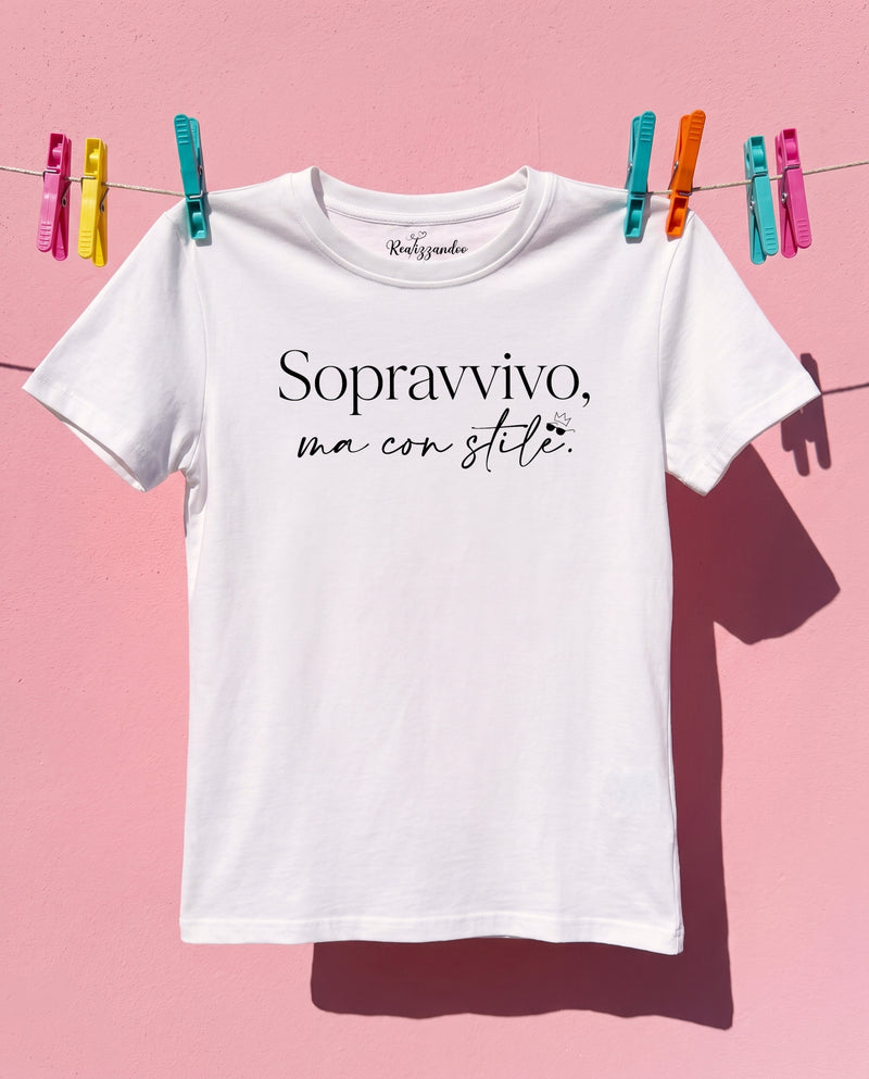 Maglietta Sopravvivo, ma con stile - T-shirt Ironica