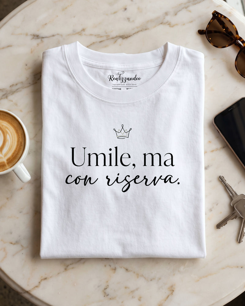 Maglietta Umile, ma con riserva - T-shirt Ironica