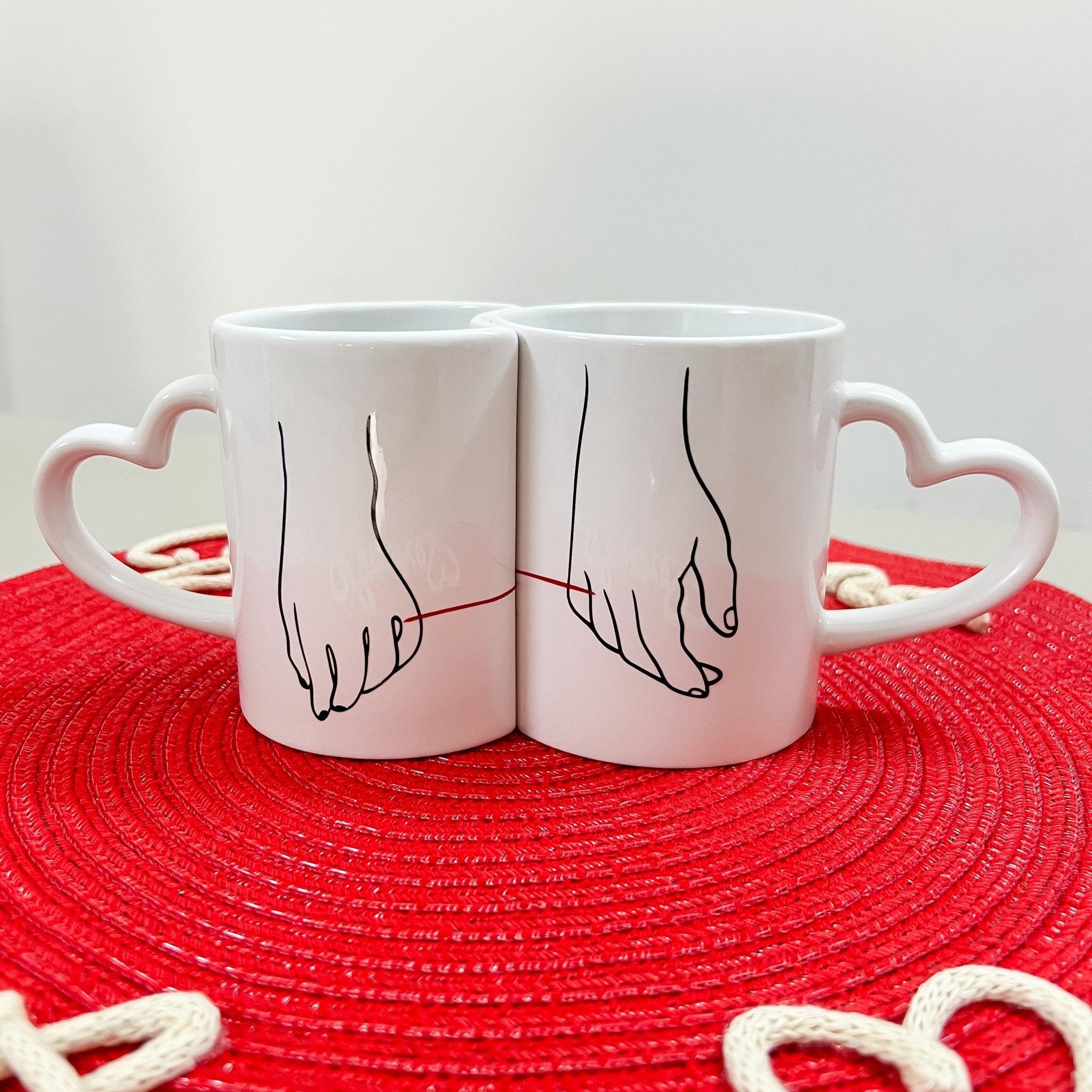 Coppia di Tazza "Filo Rosso" con Manico a forma di Cuore - Realizzandoo